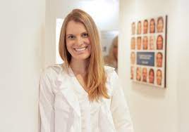 Dr Cara Fitt , B.SC (HONS), B.ORAL HEALTH, D.D.S.