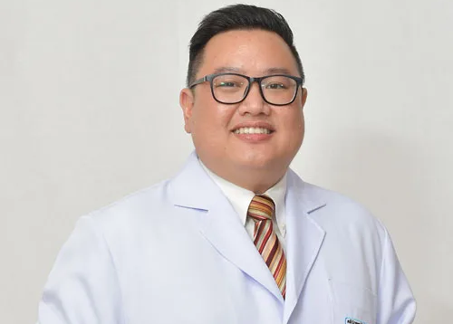 Dr.Puttaporn Raksantikul - Orthodontist & Invisalign Specialist